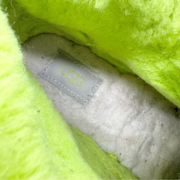 UGG MEN Neon Green Chukka Boots - Picture 12 of 14